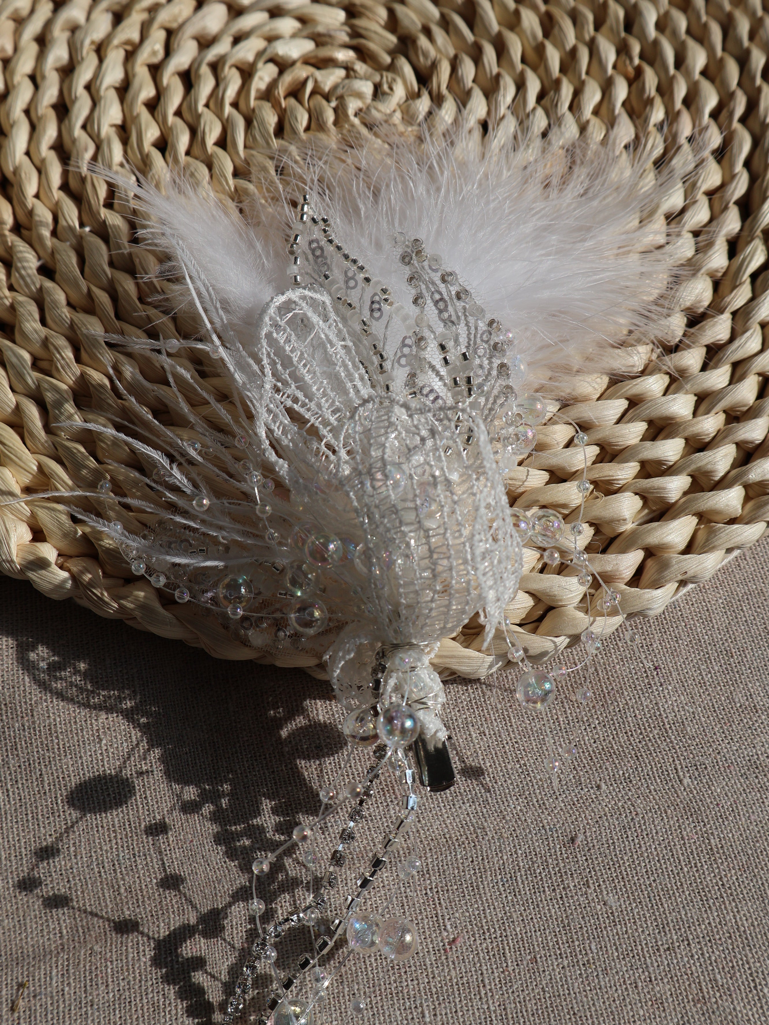 feather hair clip gilrs