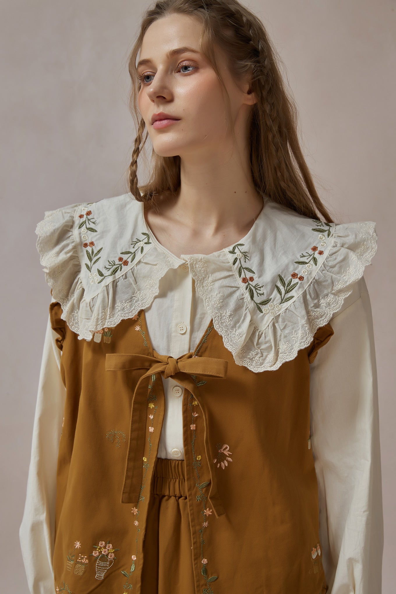 Floral Embroiderd Vest Jacket