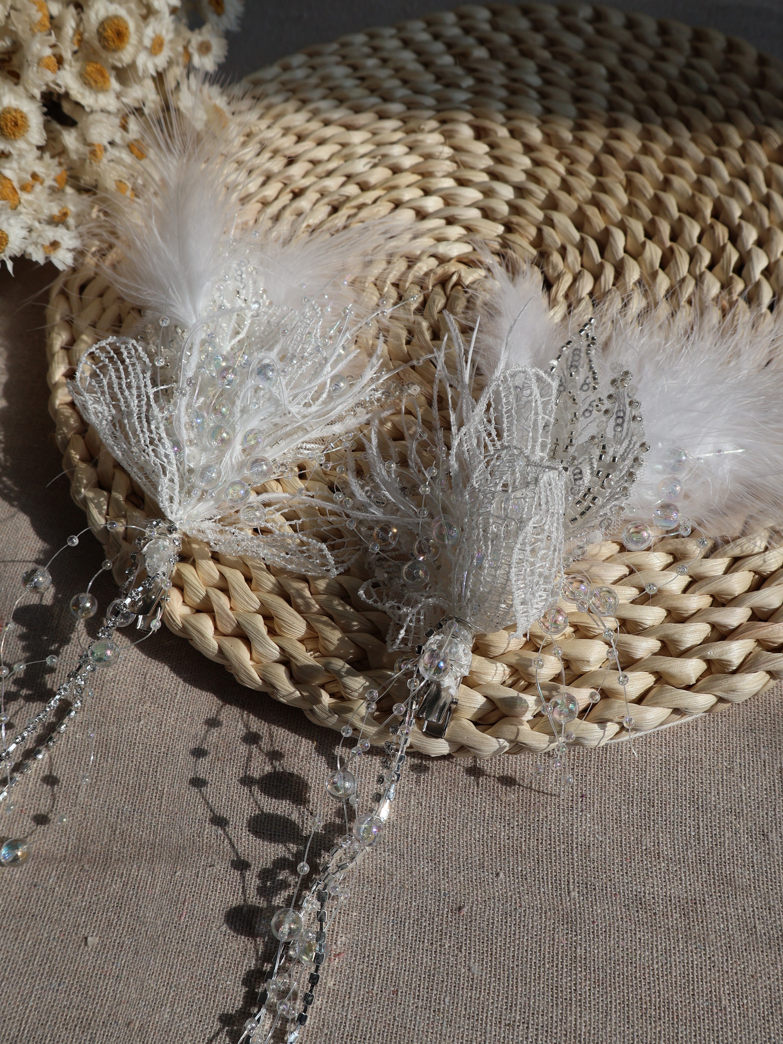  white feather hair clip