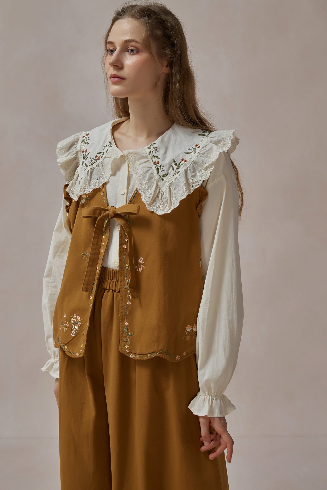 Floral Embroiderd Vest Jacket