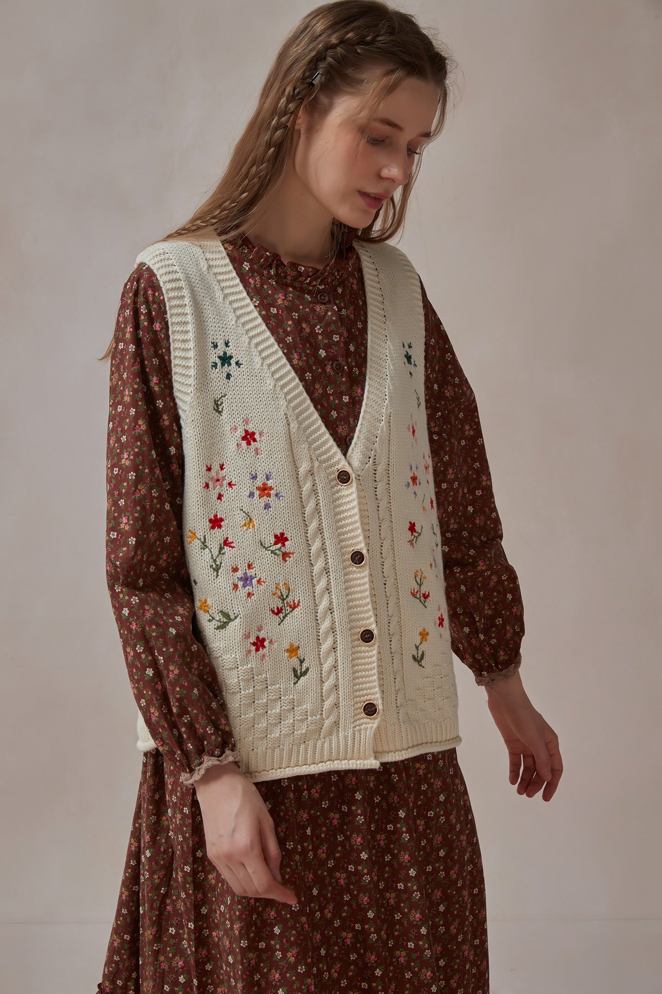 Retro Style Floral Embroidered Vest